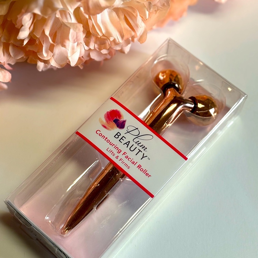 NWT Contouring Facial Roller Lifts and Firms